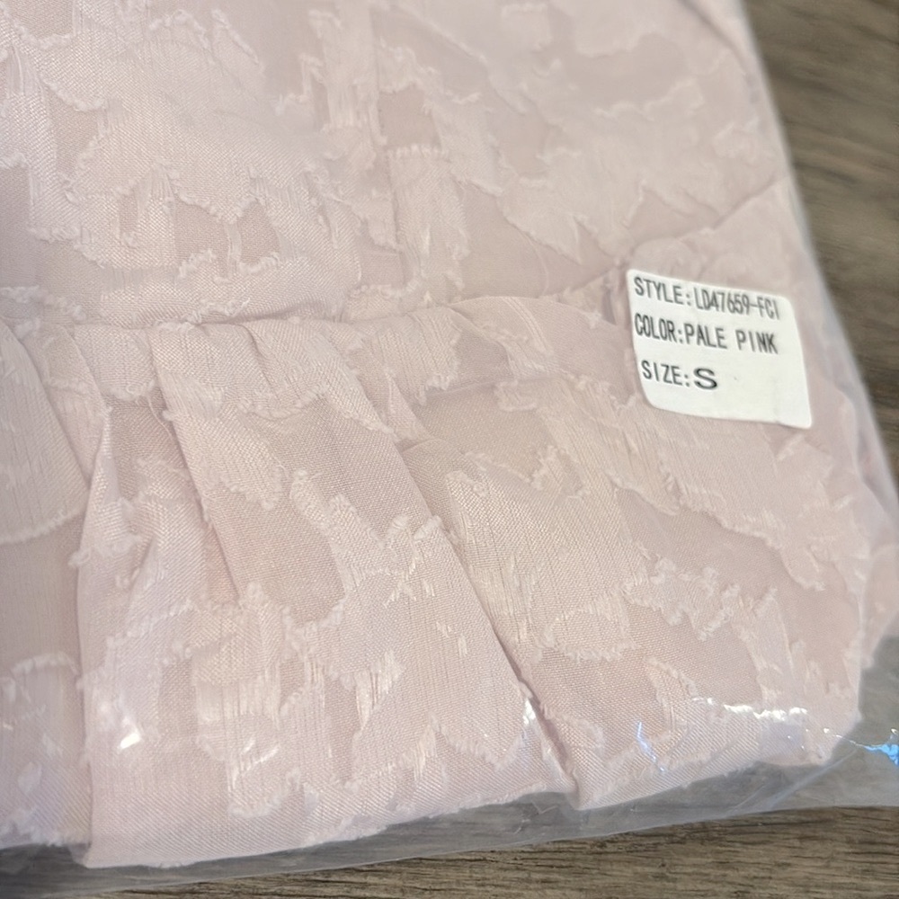 NWT [Lush] Short Sleeve Tiered Lace Mini Dress in Pale Pink Womens Sz Small - Picture 5 of 7